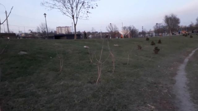 Кишинёв. Фрагмент улицы Албишоарэ в районе озера ( 29 марта 2022 года в 19 час. 19 мин. 26 сек. ) смотреть онлайн