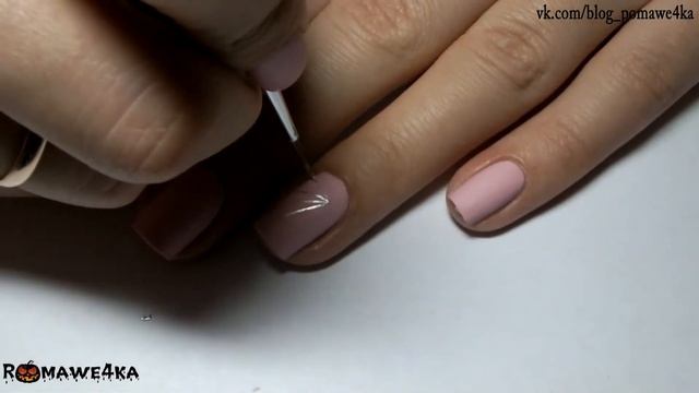 Маникюр с паучками