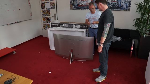 Ausgepackt: 55-Zoll-TV Samsung QLED Curved смотреть онлайн