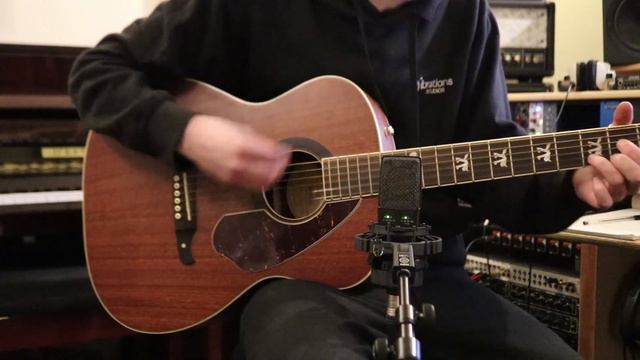 Acoustic Guitar Recording | Neumann TLM103 vs Rode NT5 vs AKG C414 смотреть онлайн