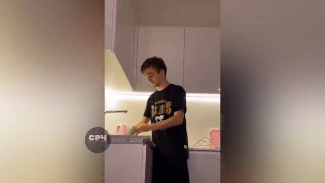В клипе ПСИХУШКА Карнавал реальные БОЛЬНЫЕ / Сема Ким уже отписался от Адушкиной смотреть онлайн