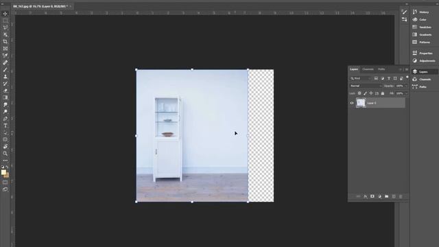 Extend Background in Photoshop - Content Aware Scale смотреть онлайн