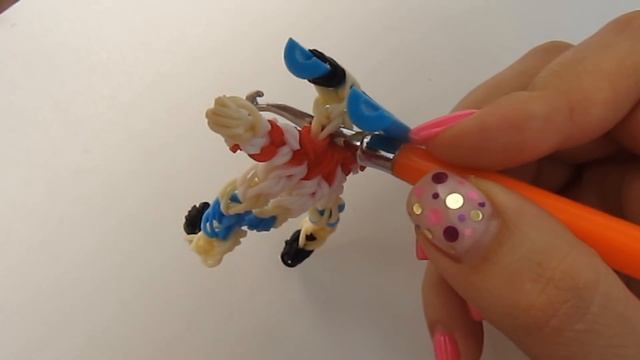Харли Квинн из резинок на рогатке | Harley Quinn Rainbow Loom Charm