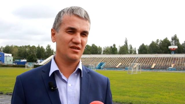 На стадионе ремонтирую восточную трибуну