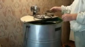 распечатывание медовых сот монтажным феном !