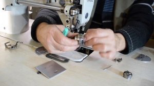 Как правильно выставить челнок на швейной машине.