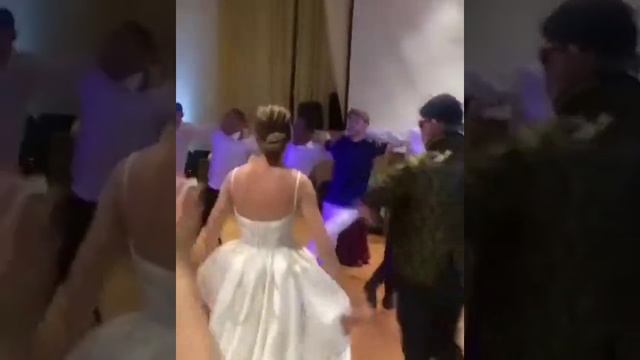 Свадебный танец смотреть онлайн