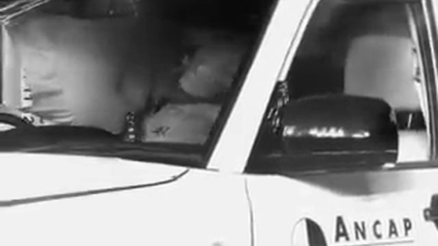ANCAP - 2013 Mitsubishi Pajero pole crash test / 5 star safety rating / смотреть онлайн