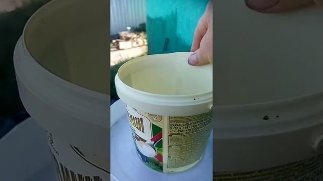 Кормушка для цыплят женскими руками(подсмотрено в инете) смотреть онлайн