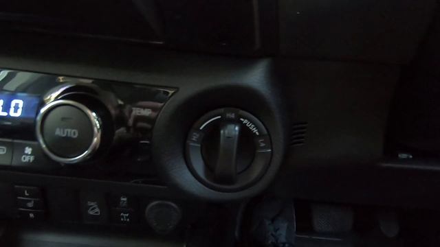 2020 Toyota Hilux SR5 Interior смотреть онлайн