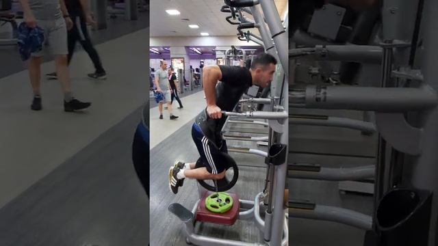 Отжимания на брусьях +25 кг, push ups смотреть онлайн