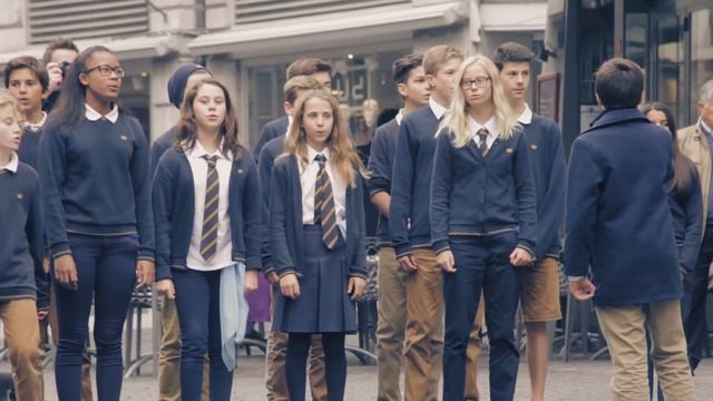 Wow Flash Mob! Students sing "Best Day of My Life" смотреть онлайн