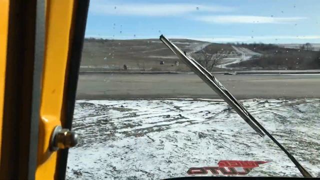 На "Bajaj Maxima" не разбирая дороги. Ранняя весна, под тающим снегом грязь, а нам хоть бы что))) смотреть онлайн