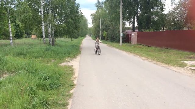 Первый мой выезд на взрослом велосипеде (1часть на даче) смотреть онлайн