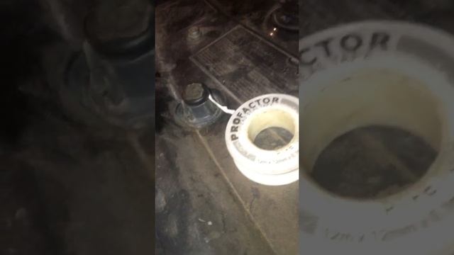 Как устранить дребезжание капота на Рено-Дастер и других автомобилях  Рено.