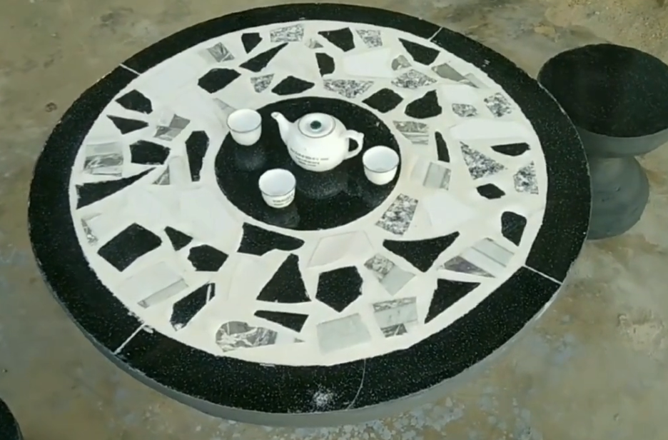 Круглый стол с цементом и с боя плитки своими руками