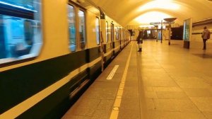 Метро-поезд «Зелёная Нева», станция метро Обухово