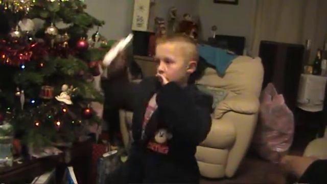 JS Likes to Move it.mpg смотреть онлайн