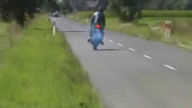 Honda CBR 900 RR sc28 смотреть онлайн