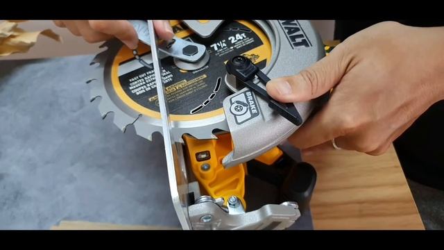 Review Dewalt DCS570