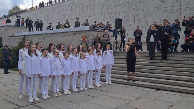 На Мамаевом кургане тишина - TALI и Smile.Music.Style смотреть онлайн