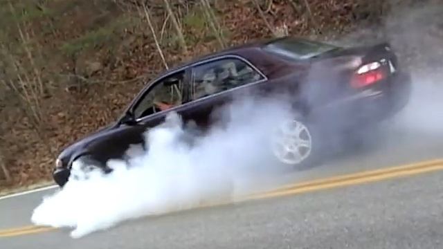 Mazda 626 Crazy Burnout смотреть онлайн