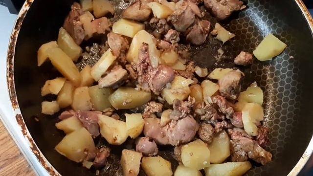 МЯГКО!/Куриная печень с картошечкой#печеньрецепт#готовимдома #простыерецепты смотреть онлайн