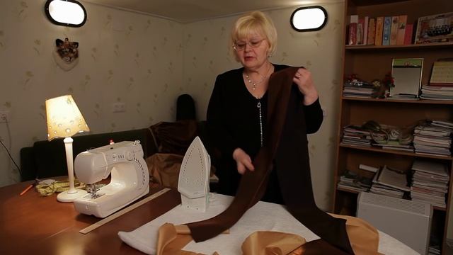 Очаровательный и очень простой ламбрекен своими руками (ламбрекен к шторам на кухню или в гостиную) смотреть онлайн