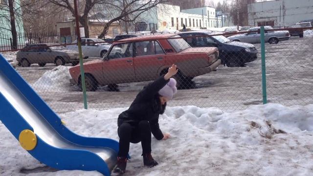 У МЕНЯ КРУЖИТСЯ ГОЛОВА НА КАРУСЕЛИ???//ОБЗОР ПЛОЩАДКИ!!! смотреть онлайн