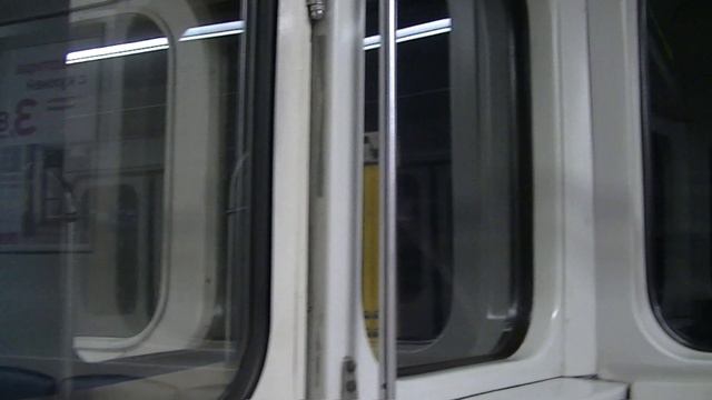 Петербургский метрополитен в Рождественскую ночь. Атмосфера пустого метро смотреть онлайн