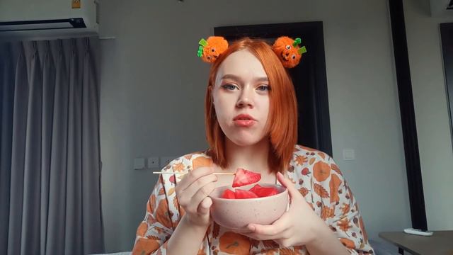 АСМР болталка о путешествии, итинг тропических фруктов ☀️ 🍉 близкий шепот, таппинг|ASMR fruit eatin смотреть онлайн