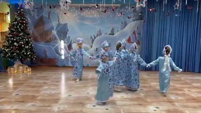 МДОБУ детский сад 120. Новогодний танец " Зима- красавица" смотреть онлайн