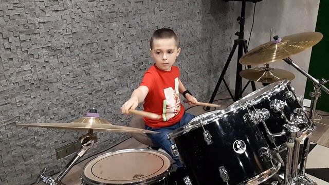Антон Жданов Michael Jackson Billie Jean на барабанах смотреть онлайн