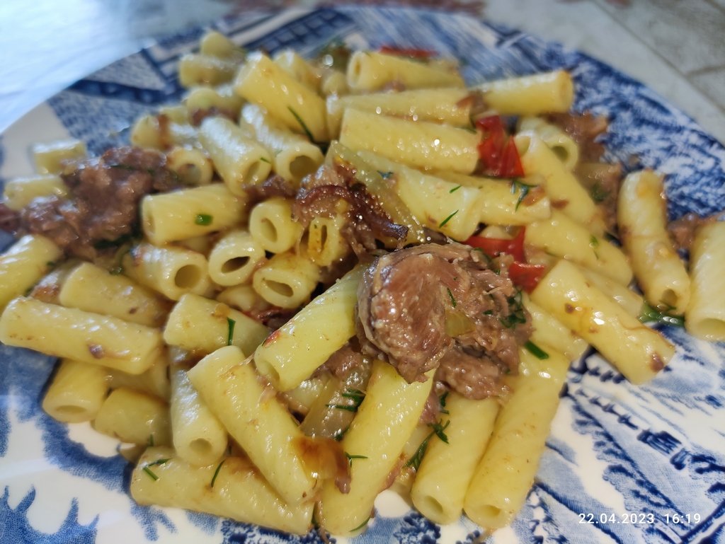 Вкусная тушенка с макаронами. смотреть онлайн