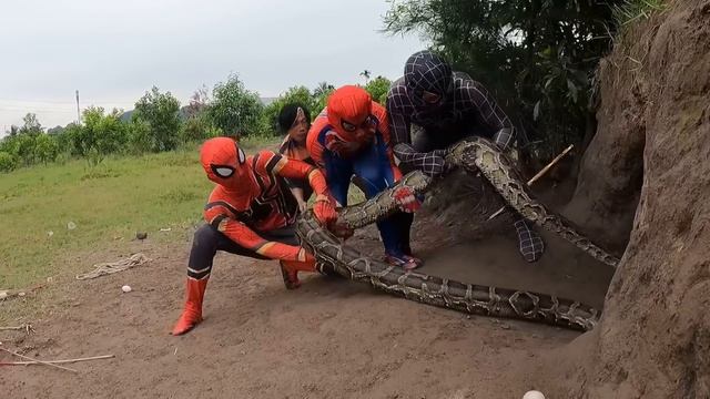 The Hunter Asks For Help From Superhero Spider-Man Team Save The Girl From Ferocious Monster смотреть онлайн