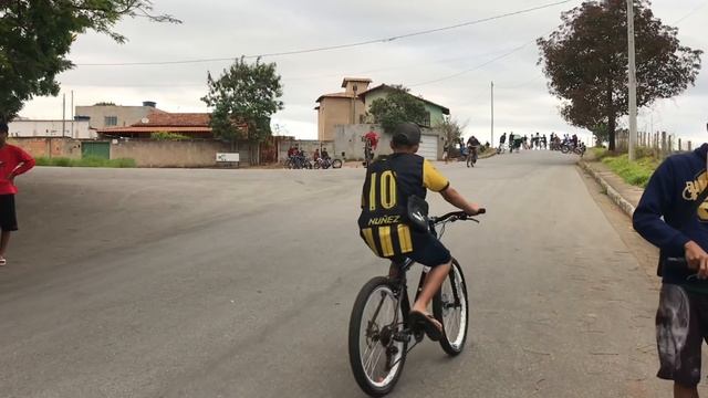 ELE RASPOU A CABEÇA NO CHAO DE FREIO V-brake?? смотреть онлайн