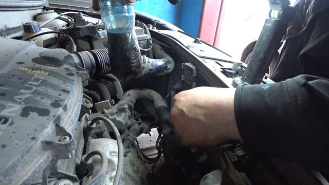 замена жидкости ГУР RENAULT SANDERO , LOGAN , SANDERO 2, LOGAN 2 смотреть онлайн