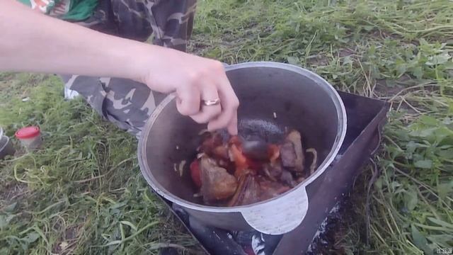 Рыбалка с ночевкой. Супер отдых, еда на костре. Ловля карася и карпа. смотреть онлайн