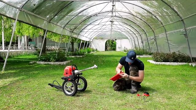DÉBROUSSAILLEUSE À ROUES 4555