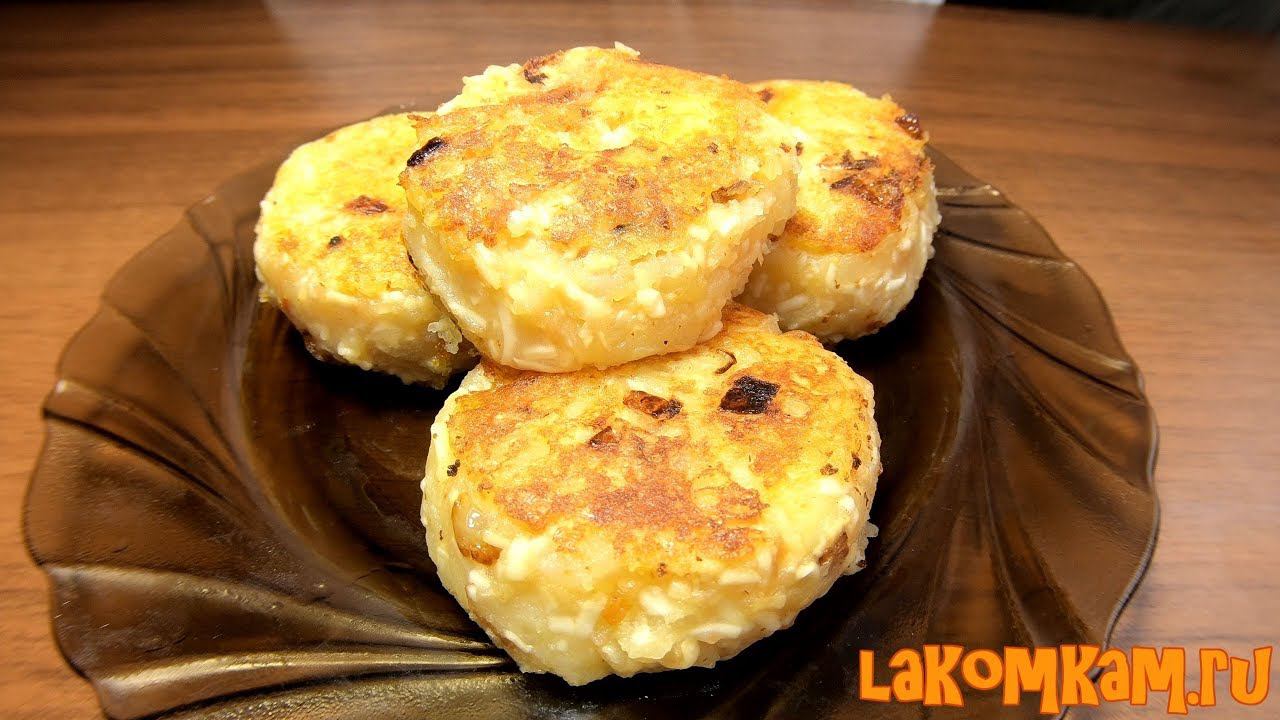 Картофельные лепешки с томатом и сыром (затраты 30 рублей). Отличный рецепт