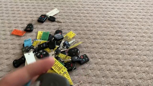 MASSIVE Haul Of Car Keys From ONE Car Dealership смотреть онлайн