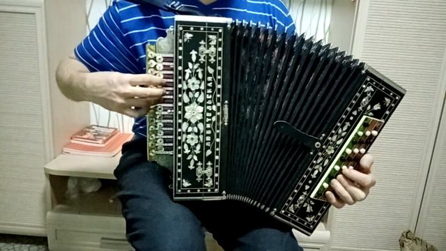 "Подмосковные вечера". Гармонь в до диез."Moscow nights". The accordion in C-sharp. смотреть онлайн