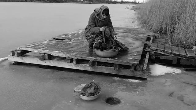 "ПЛАЧУЩИЕ РУКИ" Л.Татьяничева - (исп. Ларина Майя) смотреть онлайн