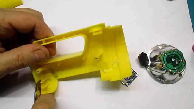 Переделка фонарика на питание от аккумулятора 18650 вариант 2. смотреть онлайн