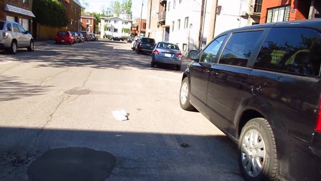 CLASSIC MERCEDES-BENZ 240D A.K.A. W123 SEEN IN MONTREAL MAY 2020 смотреть онлайн