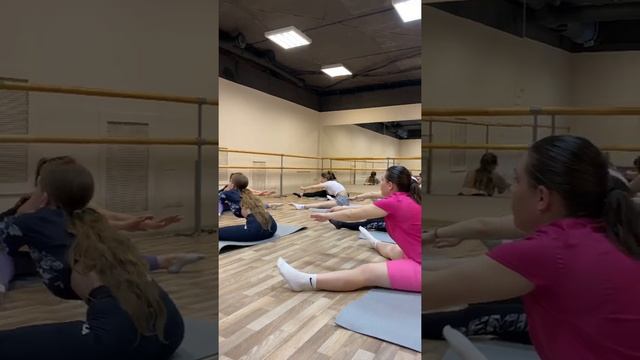 Занятие по стретчингу в школе танцев Balance смотреть онлайн