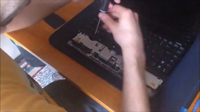 Asus EeePC 1215N Como Remover Disco