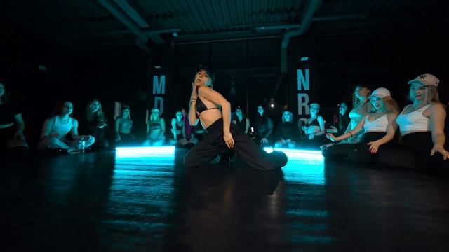 МАРИНА САФРОНОВА // FRAME UP STRIP (Пролетарская) смотреть онлайн