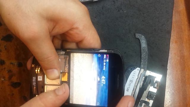 BlackBerry Bold 9900 меняем дисплейный модуль смотреть онлайн