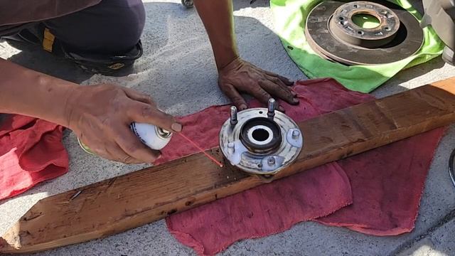 Como cambiarle los birlos (wheel studs) de enfrente a un Hyundai Elantra 2020 o cualquier carro! смотреть онлайн